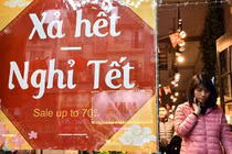 "Người ta thưởng Tết trăm triệu, tôi chỉ đủ biếu bố mẹ, mua vài bộ đồ"