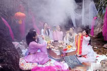 Gái trẻ hóa tiên nữ tiệc tùng chốn hoang sơ