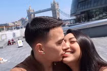 Soi nhan sắc cô gái từng bị cầu thủ đội tuyển Thái Lan cắm sừng