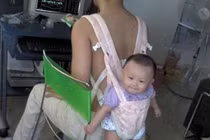 Khi những ông bố trông trẻ (2)