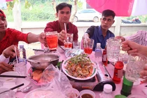 Tránh bị thổi nồng độ cồn, nam giới đi ăn cỗ... rủ nhau uống thứ này