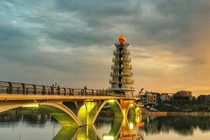 Muốn có ảnh chất, giới trẻ tìm ngay đến cầu đi bộ tại Phú Thọ