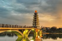 Muốn có ảnh chất, giới trẻ tìm ngay đến cầu đi bộ tại Phú Thọ