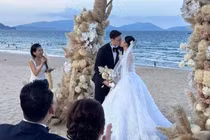 Đặng Văn Lâm khóa môi Yến Xuân cực ngọt trong lễ cưới