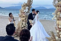 Đặng Văn Lâm khóa môi Yến Xuân cực ngọt trong lễ cưới