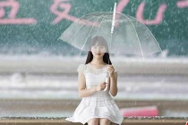 Ảnh chế tốt nghiệp nữ sinh tí hon, nam sinh đầu to