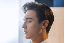 Hé lộ hot boy Tây khiến chủ bản hit "Anh nhà ở đâu thế" đổ gục