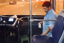 Phụ xe buýt bất ngờ bị CĐM không tiếc lời chỉ trích vì lý do này