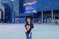 Bạn gái Hoàng Đức lọ mọ sang Thái Lan cổ vũ U23 Việt Nam