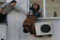 Thót tim với những công việc nguy hiểm (2)