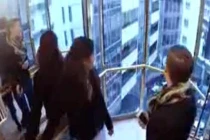 Chết cười với thang máy thông minh 