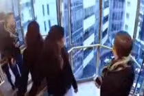 Chết cười với thang máy thông minh 