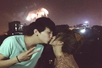 Những nụ hôn ngọt ngào dưới pháo hoa của 9X Việt