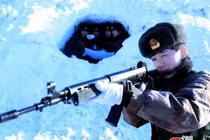 Nữ chiến binh xinh đẹp tập luyện trong tuyết gây sốt mạng