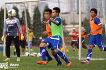 HLV Miura tung bài tập lạ mắt rèn thể lực cho U23