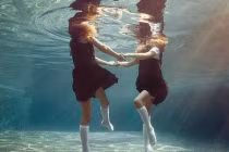 Long lanh bộ ảnh chơi đùa dưới nước