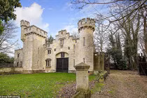 Cơ hội sống trong lâu đài hoàng gia chỉ với 400.000 đồng