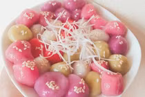 Trổ tài làm bánh tết Hàn Thực, hội chị em khoe độ vụng về thôi rồi