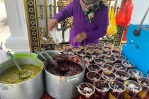 Bà cụ bán chè 10 nghìn đồng 1 cốc trong biệt thự tiền tỷ