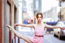 Cô giáo xinh đẹp bay cao giấc mơ trong điệu múa