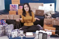 Sau cầu hôn, bạn gái Duy Mạnh lại khoe màn “đập hộp” hoành tráng