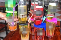 “Nóng bỏng tay” bia trái cây úp ngược - món lai rai mới của giới trẻ