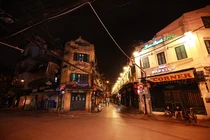 Hà Nội hiu hắt mùa Covid-19, dân mạng than nhớ “đặc sản” tắc đường