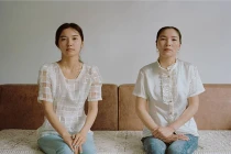 Thích thú với bộ ảnh con gái giống mẹ 