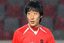 Ngỡ ngàng với nữ cầu thủ Hàn Quốc giống hệt đàn ông