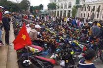 Được nghỉ tránh dịch Covid-19, học sinh Nam Định "off bang" khoe xe điện