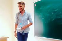 Dàn thầy giáo Tây bất ngờ nổi như cồn trên mạng vì điển trai vô đối