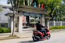 Hiệu trưởng nói gì về thông tin thu quỹ hội trại học sinh 5 triệu? 