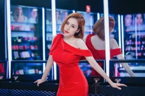 Ở ẩn 7 năm, “bà Tưng” khiến dân mạng tò mò về cuộc sống 