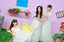 Rộ mốt gái xinh chụp ảnh “cô dâu độc thân”