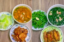 Những mâm cơm cho nhà có 2 người “hút ngàn like“