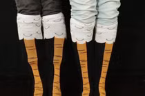 Tá hỏa với bí kíp cặp giò thon như chân gà của hội chị em