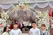 Choáng ngợp với số tiền “khủng” 666 triệu hội bạn thân mừng cưới