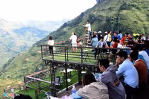 Bị CĐM kêu gọi tẩy chay, tại sao Mã Pì Lèng Panorama vẫn "cháy phòng"?