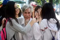 Xem ngày hội “Ôm” ở TP HCM