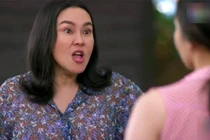 Đêm tân hôn, mẹ chồng khăng khăng mang chăn gối vào ngủ cùng