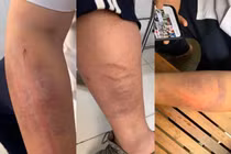 Dân mạng bức xúc với ông bố đánh con như kẻ thù vì “chữ xấu“