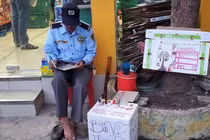 Vẽ lên thùng xốp, bác bảo vệ bỗng hot nhất mạng xã hội