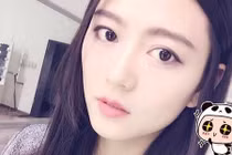 Ngoại hình nổi trội của chân dài 18 tuổi được săn đón