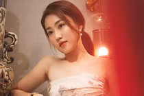 Zoom kỹ nhan sắc nữ diễn viên vừa xác nhận hẹn hò với Tiến Linh