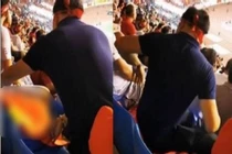 Phẫn nộ hành động vô ý thức của người đàn ông trải cờ Tổ quốc để ngồi