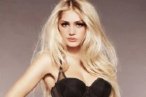 Cô người mẫu non tơ quyết cưa đổ Cris Ronaldo