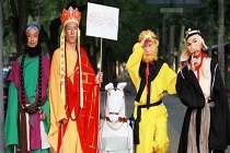 Thầy trò Đường Tăng xuống đường quét rác