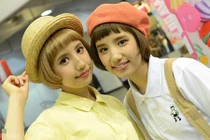 Cặp chị em song sinh Nhật bị chê “nam tính“