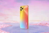 Smartphone "nhái" iPhone 13 Pro, RAM 8 GB, giá gần 5 triệu