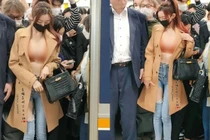 Cô giáo xinh đẹp mặc hở khoe dáng trên tàu, hành khách ái ngại